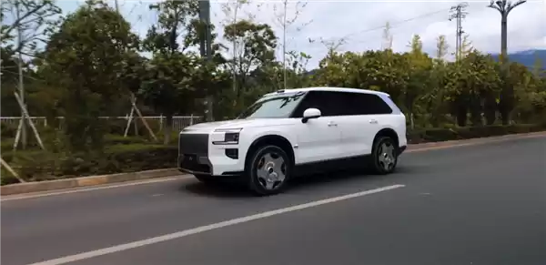 售价不到十分之一:极氪这台“库里南”味正吗