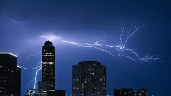 世界最长闪电示意图