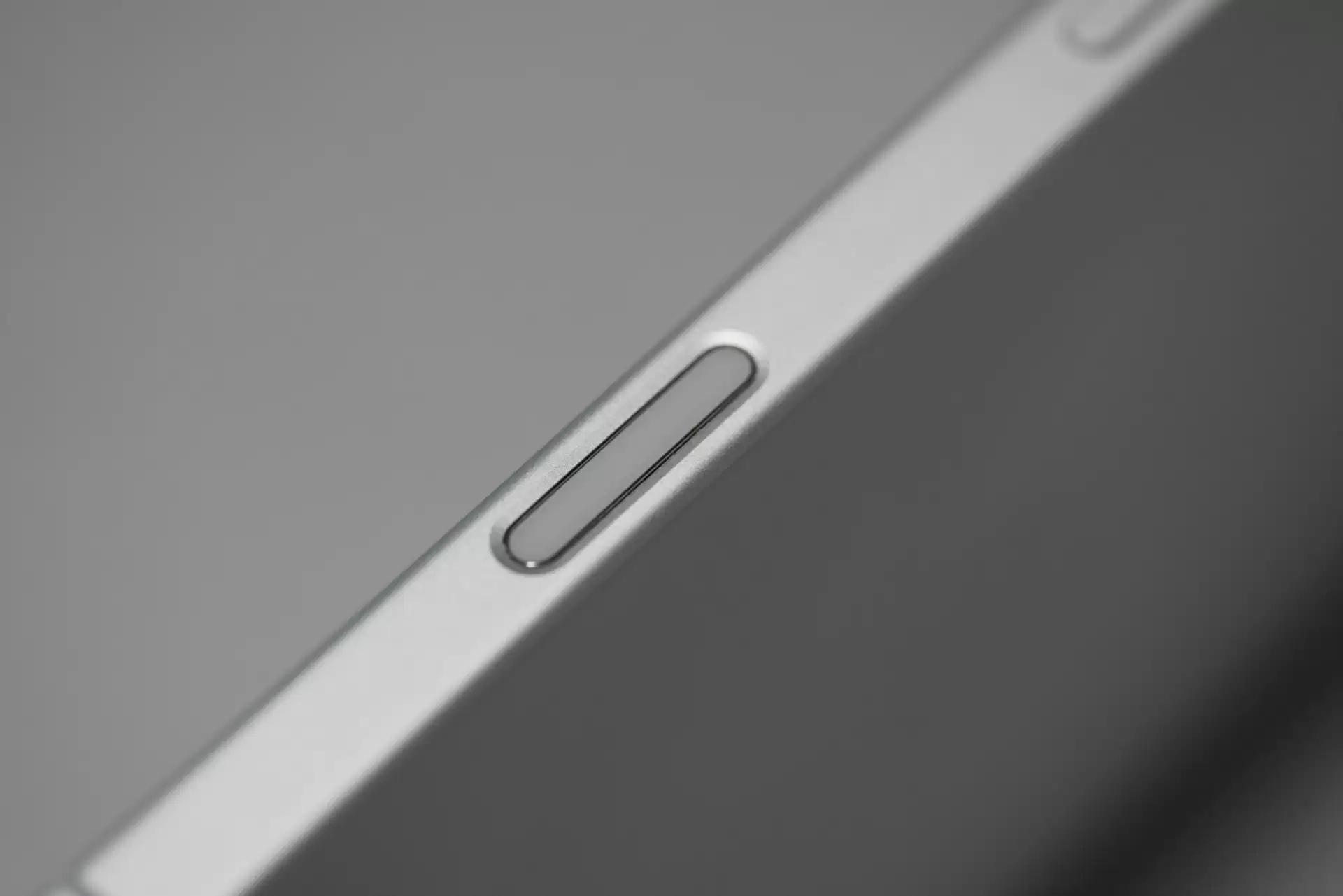 iPhone17 Pro边框划痕