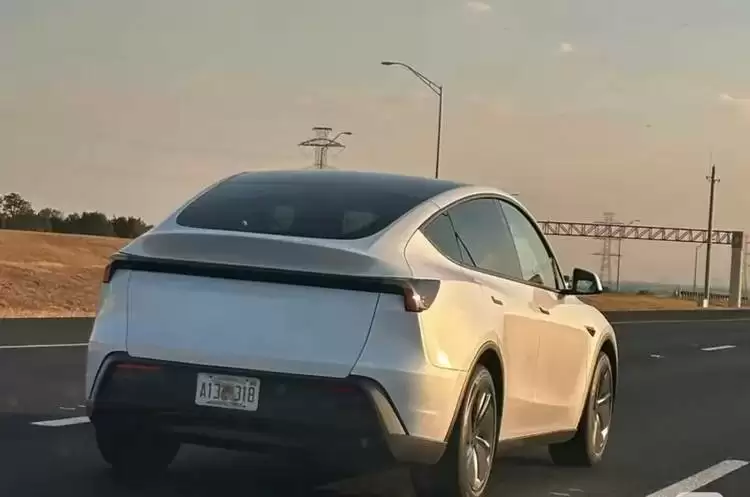 特斯拉新车尾部设计