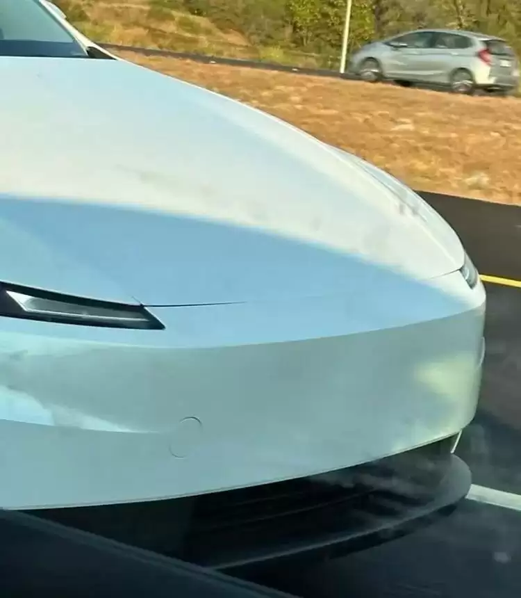 特斯拉新车谍照