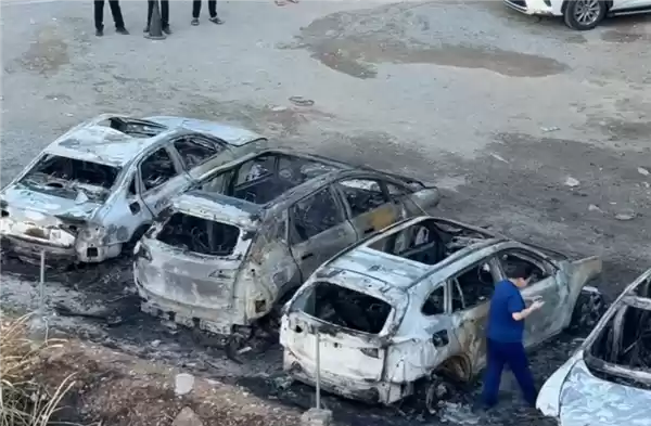 福建霞浦停车场一电动车自燃起火:旁边7辆车惨遭团灭全被烧毁