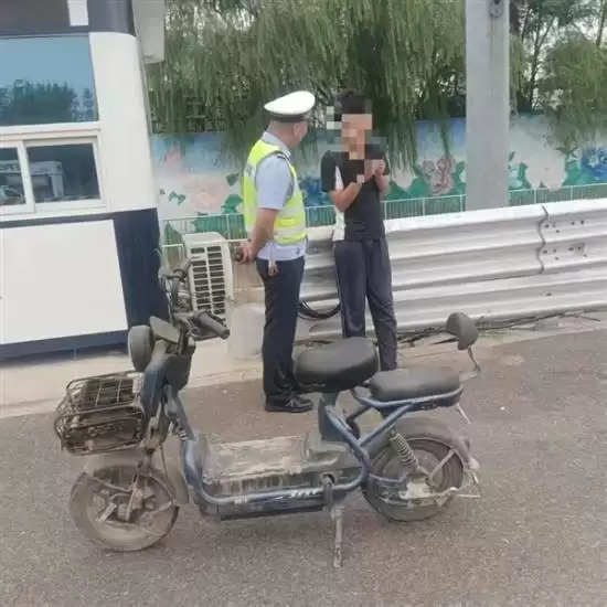 15岁少年骑电驴欲赴广州见网友被拦