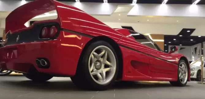 蔡加赞出借豪车给成龙拍戏