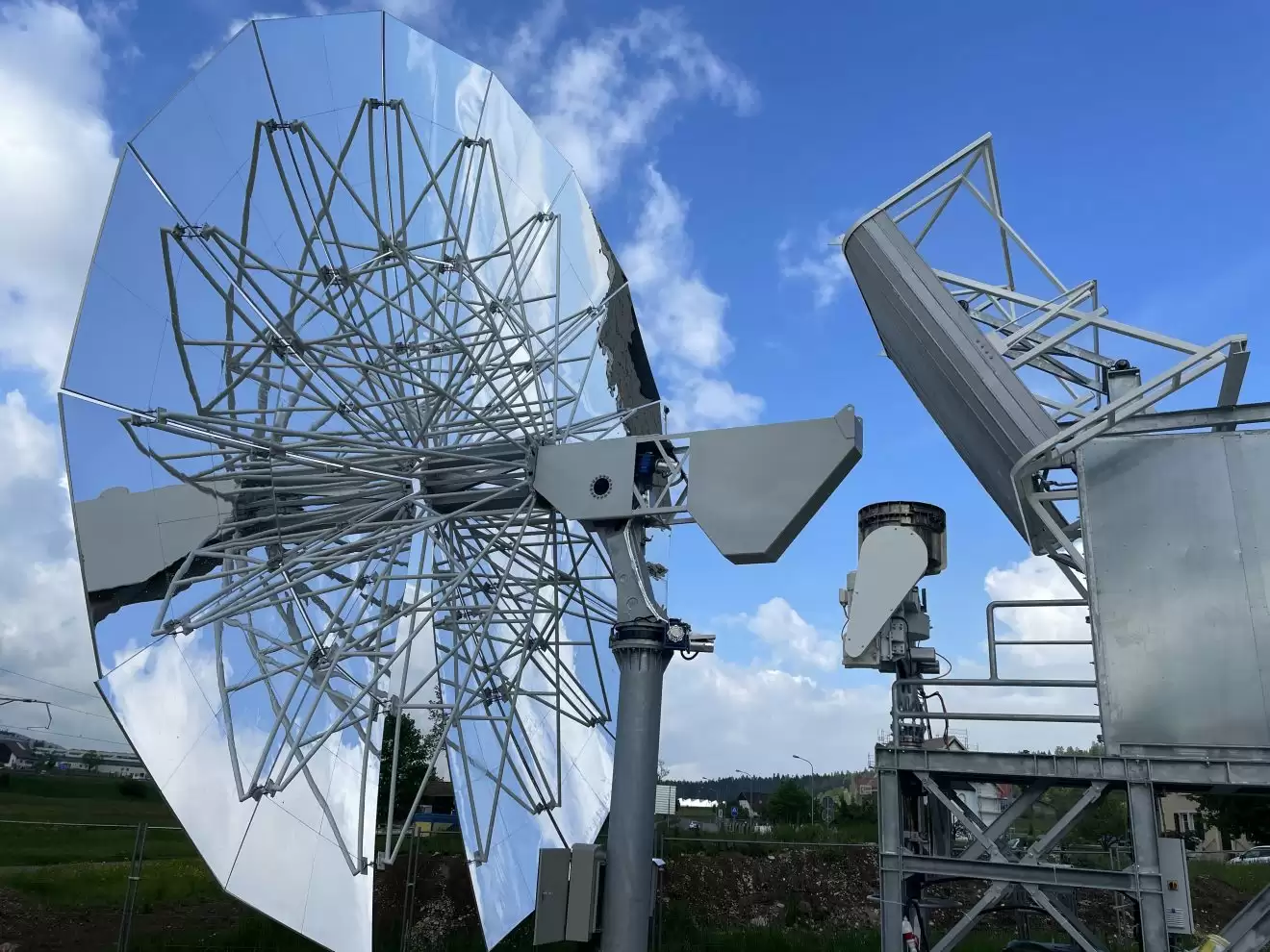 全球首个太阳能熔炉落地瑞士手表发源地,旨在回收冶炼高奢腕表不锈钢废料