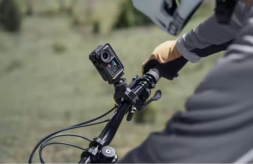 1/1.3 英寸传感器旗舰画质:大疆 Osmo Action 4 运动相机 1249 元再降价