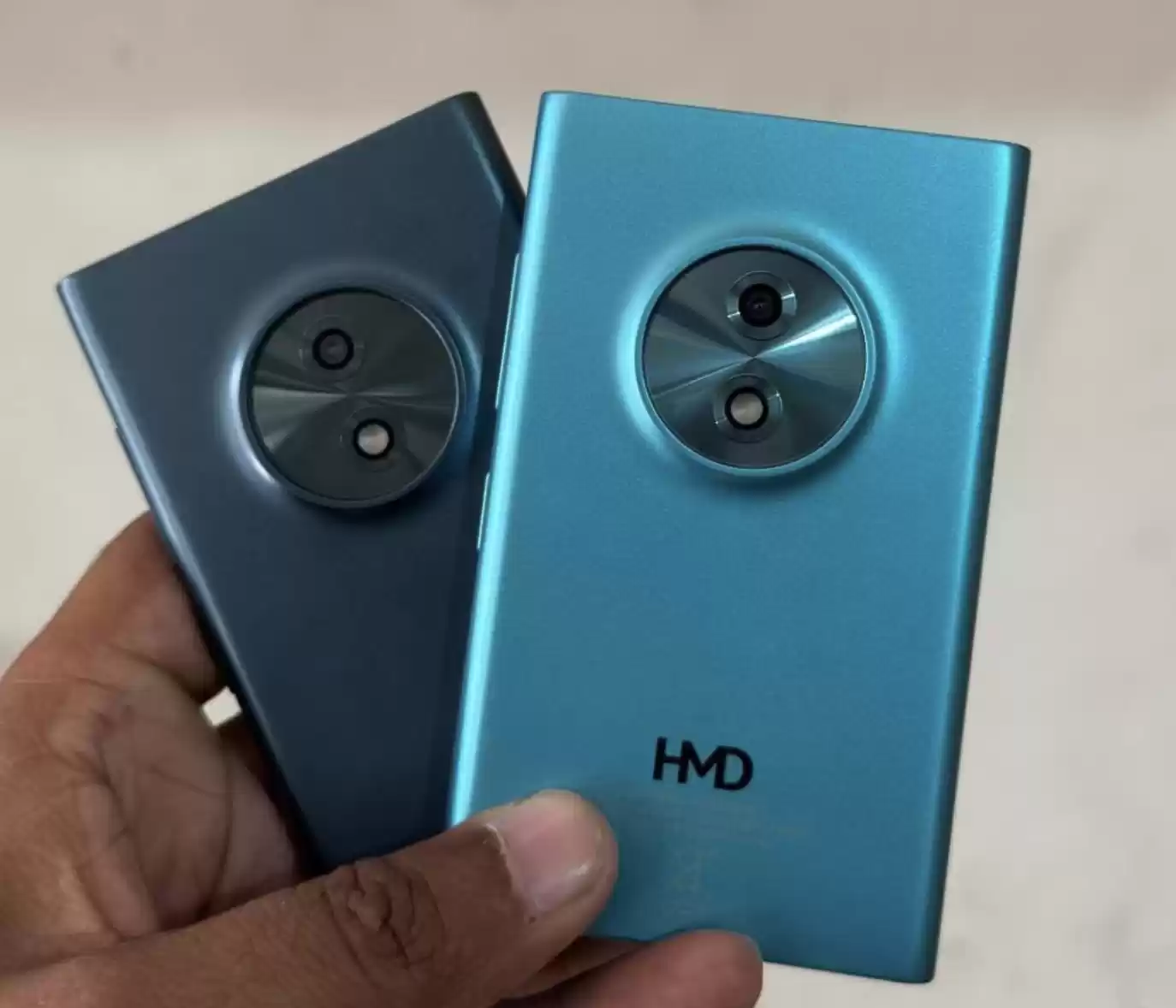 HMD 复刻版“诺基亚 Asha”风格工程机 Touch 4G 谍照及包装盒曝光：3.2 英寸屏、支持自拍