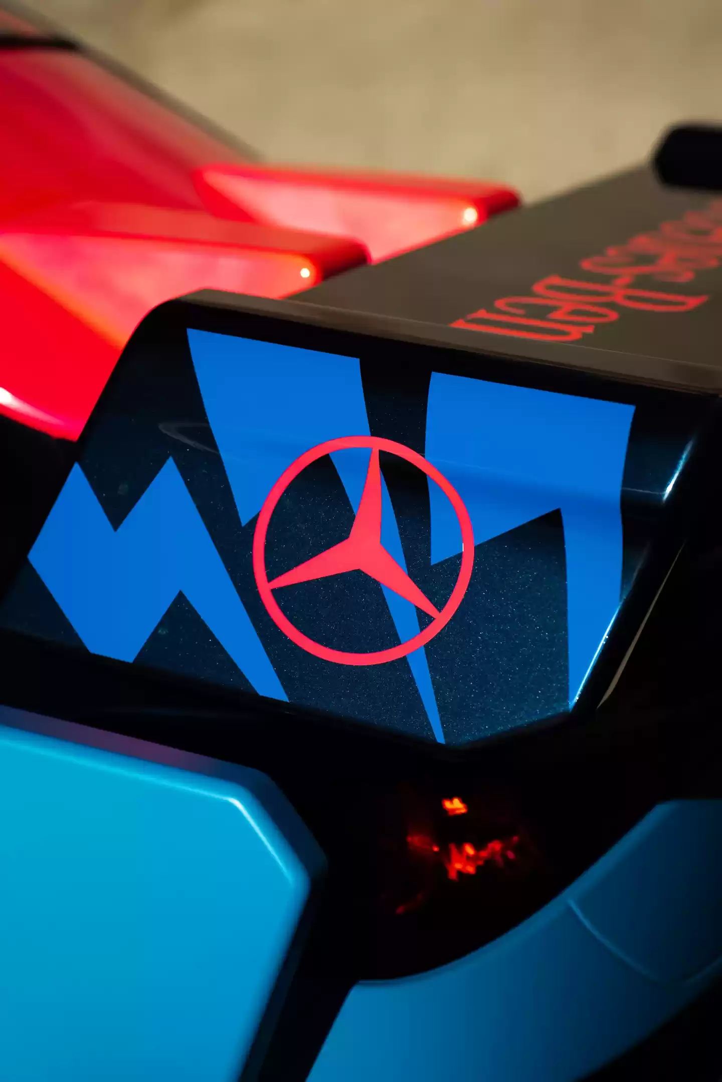 奔驰发布“成年人的玩具”：Hot Wheels 版 CLA 概念车亮相，全球仅 1 辆