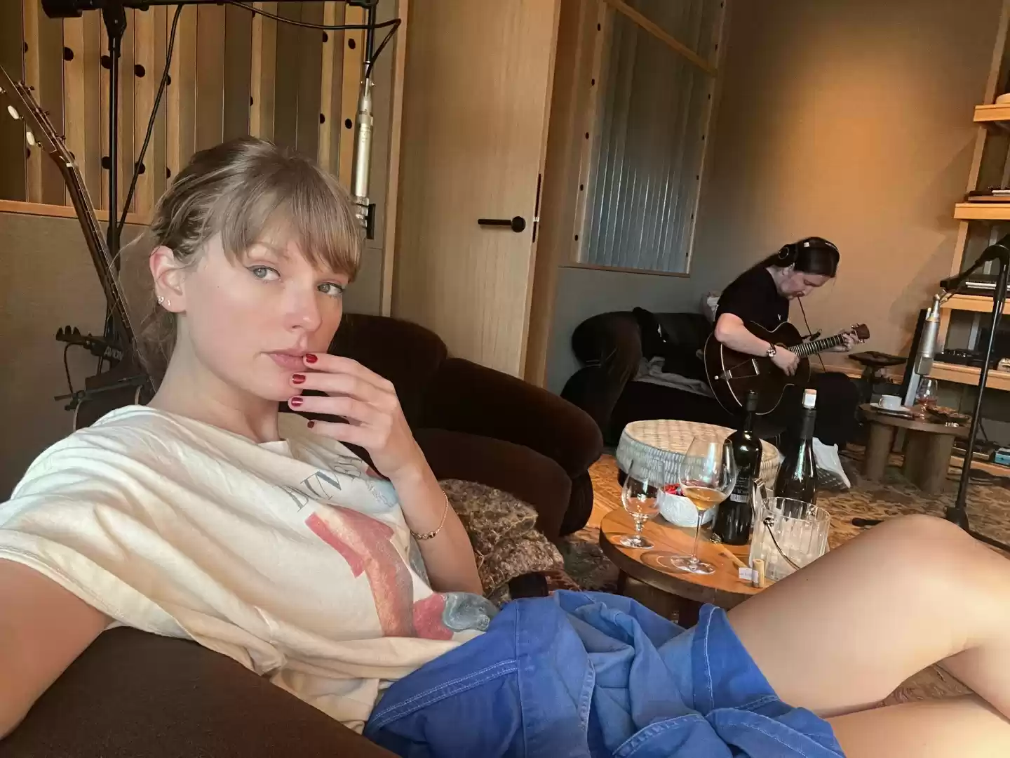 限时 24 小时：苹果 iTunes 独家发售 Taylor Swift 新专辑《The Life of a Showgirl》豪华版