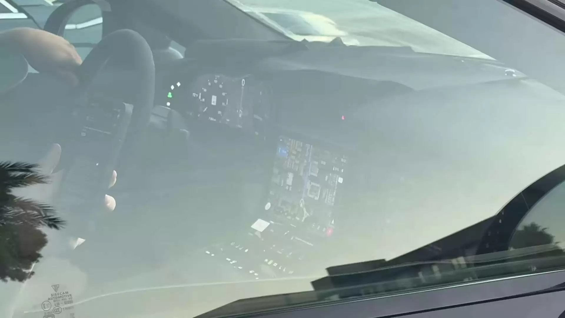 保时捷纯电卡宴路测图曝光：986 马力，剑指豪华电动 SUV 市场