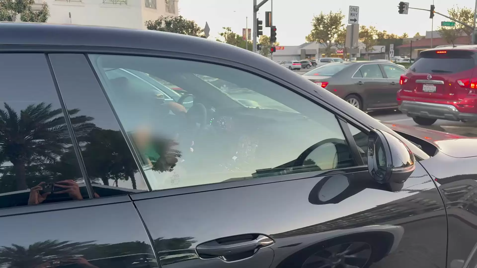 保时捷纯电卡宴路测图曝光：986 马力，剑指豪华电动 SUV 市场