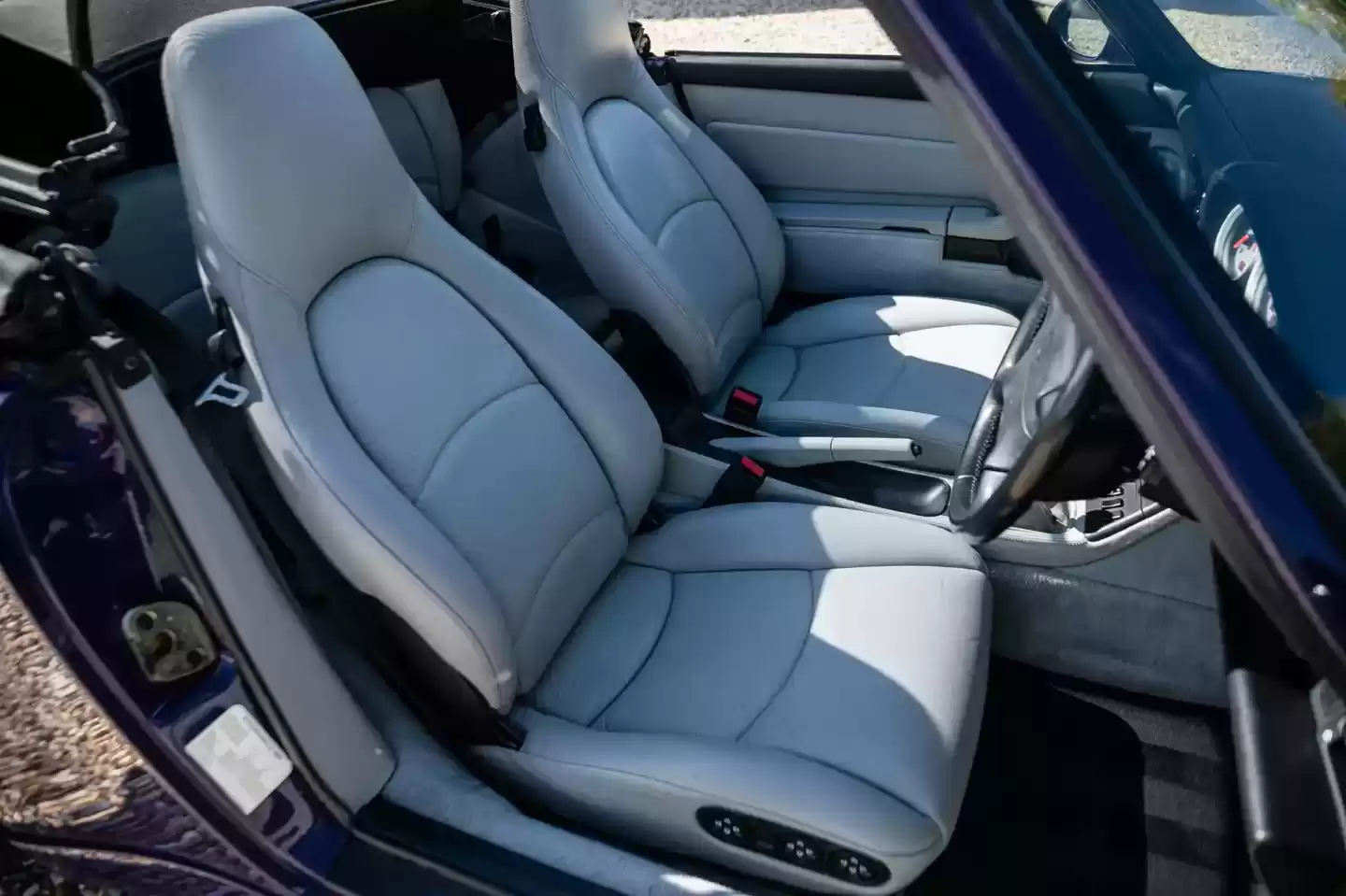 全球仅 5 辆、尘封近 30 年:从未公开销售的保时捷 993 代 911 Turbo 敞篷跑车 11 月首登拍卖场