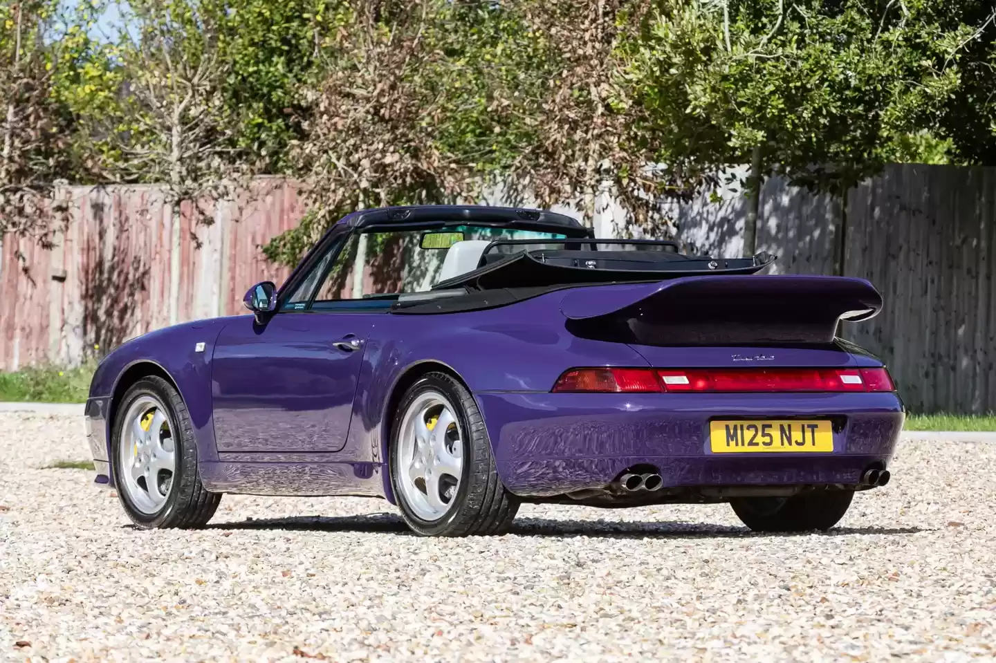 全球仅 5 辆、尘封近 30 年:从未公开销售的保时捷 993 代 911 Turbo 敞篷跑车 11 月首登拍卖场