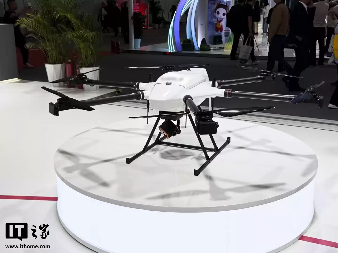 深圳今年前八个月无人机载货飞行近 55 万架次同比增长 57%，快递外卖“天上飞”成常态