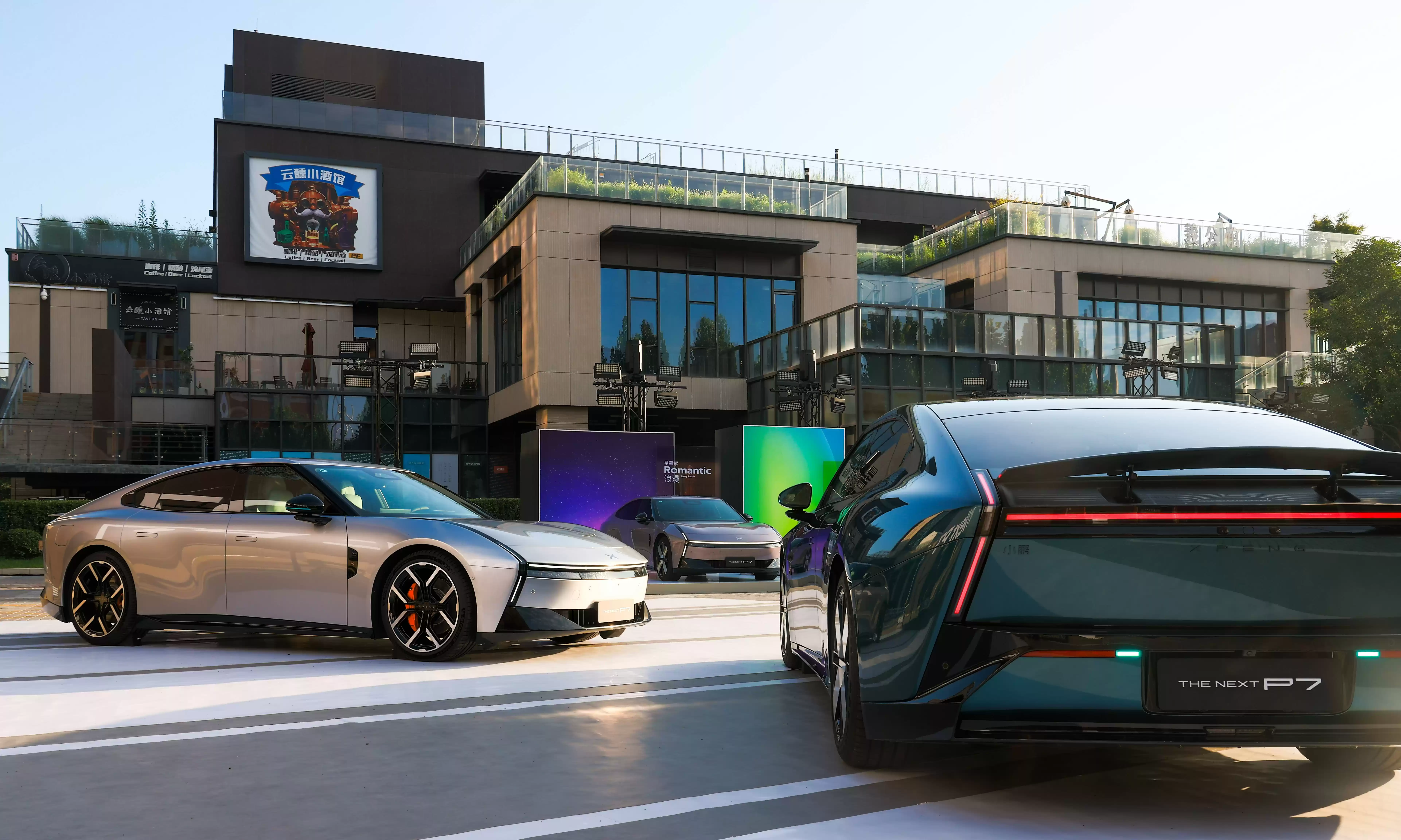 全新小鹏P7亮相！何小鹏词中意：强调原创设计，温柔狙击SU7