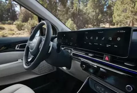 2025款起亚Carnival混动上市，泰国首发售249.9万泰铢起