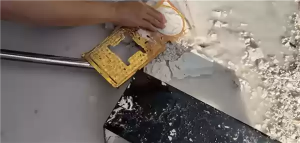 揭秘全球唯一黄金版RTX 5090D！6公斤黄金 神秘大佬买走