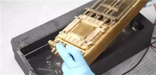 揭秘全球唯一黄金版RTX 5090D！6公斤黄金 神秘大佬买走