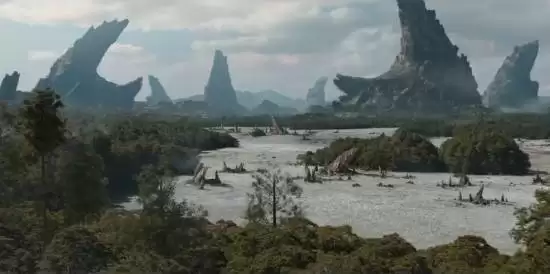 铁血战士：杀戮之地终极预告发布，新老阵容联手演绎未来猎杀新篇章