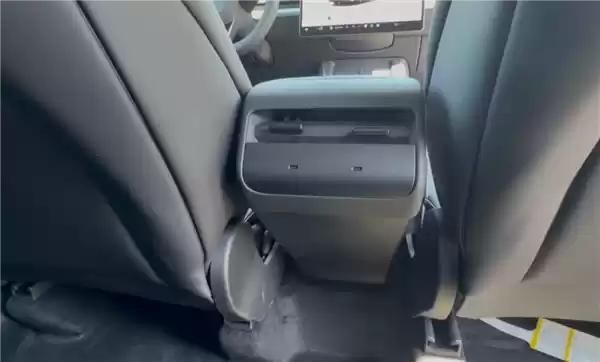 外观、配置全公布！特斯拉正式发布廉价版Model 3/Y 铁粉吐槽：价格太失望了