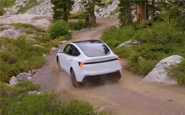 外观、配置全公布！特斯拉正式发布廉价版Model 3/Y 铁粉吐槽：价格太失望了