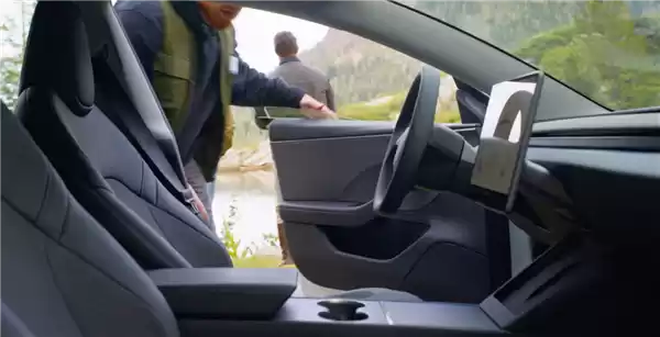 外观、配置全公布！特斯拉正式发布廉价版Model 3/Y 铁粉吐槽：价格太失望了