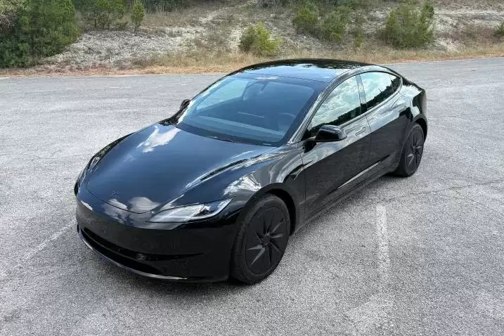 特斯拉最便宜车型：Model 3 标准版亮相，起价 3.7 万美元
