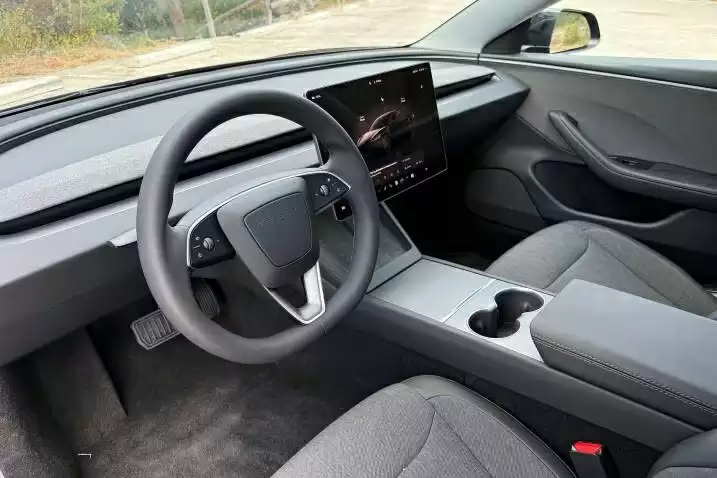特斯拉最便宜车型：Model 3 标准版亮相，起价 3.7 万美元