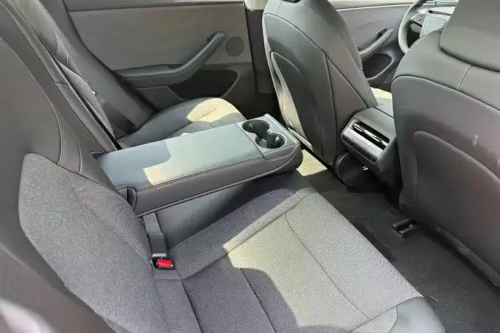 特斯拉最便宜车型：Model 3 标准版亮相，起价 3.7 万美元