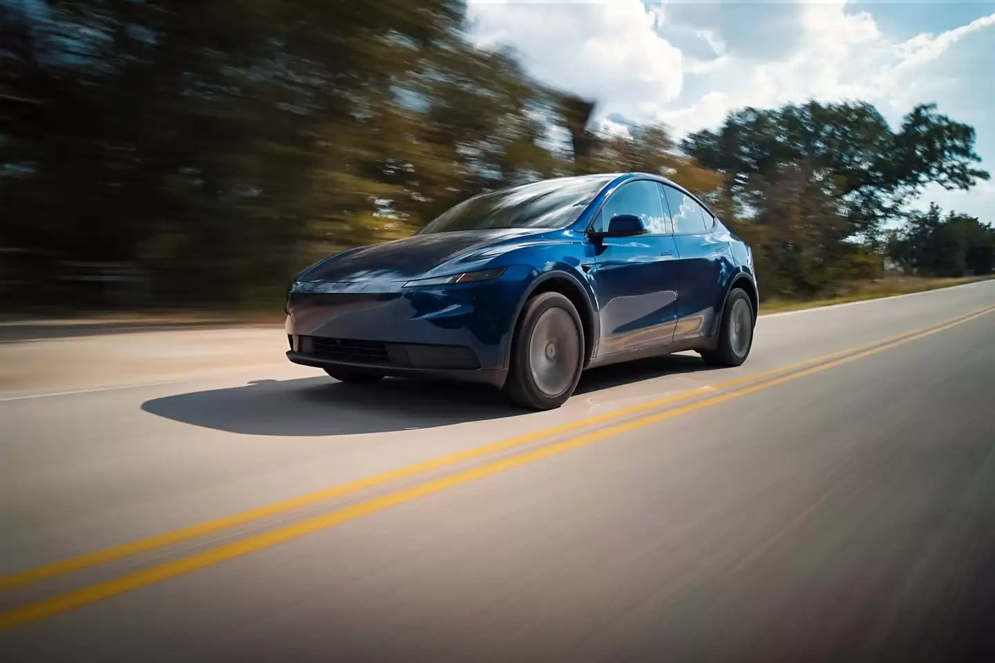 特斯拉 Model Y 标准版在美国上市:织物座椅、封天窗、续航 517 公里,起价跌破 4 万美元