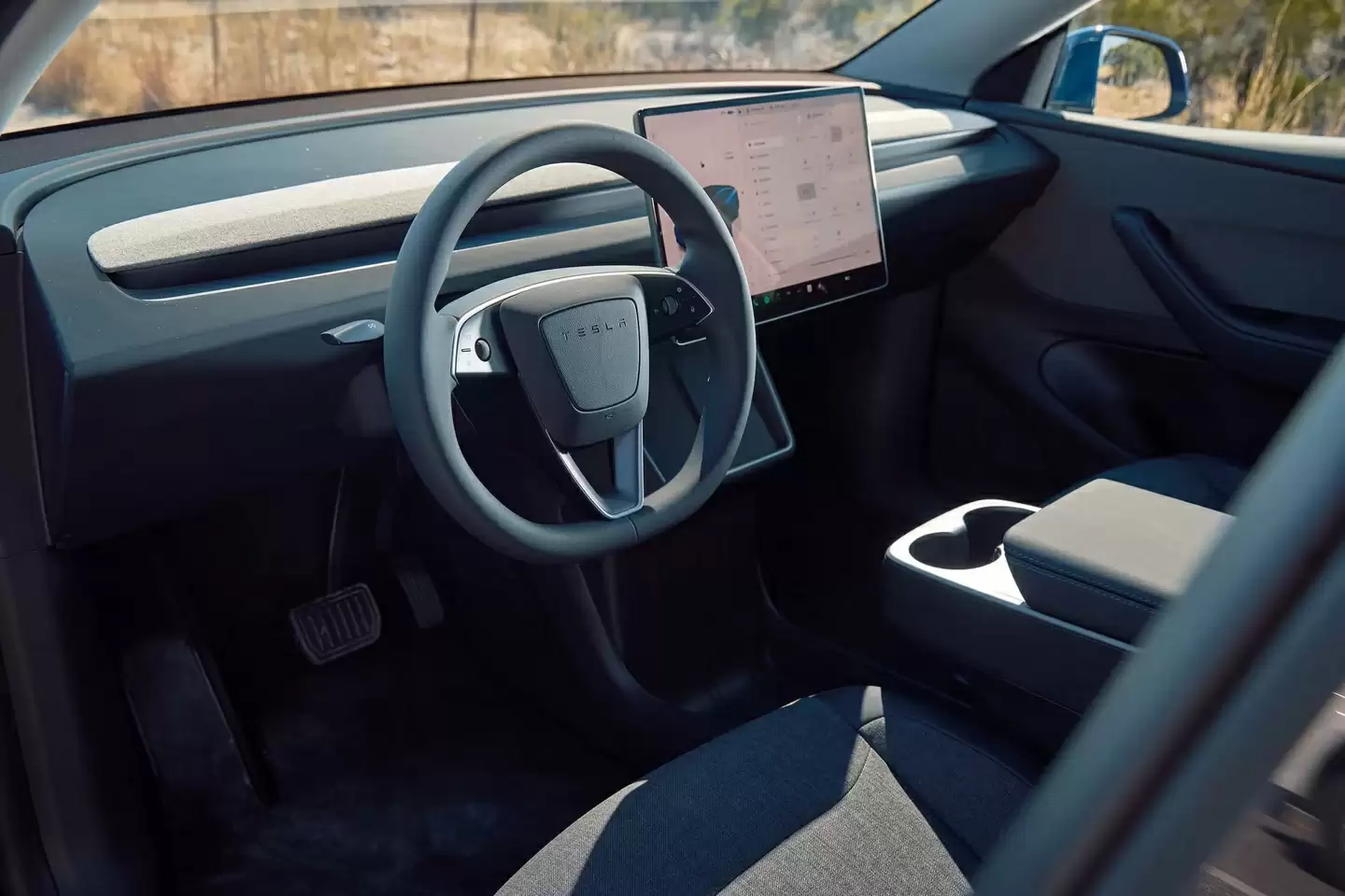 特斯拉 Model Y 标准版在美国上市:织物座椅、封天窗、续航 517 公里,起价跌破 4 万美元