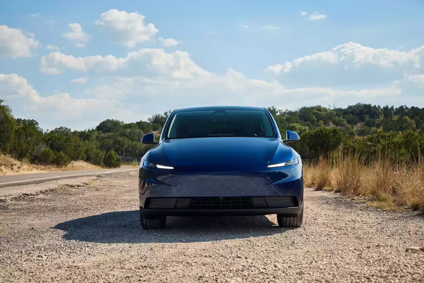 特斯拉 Model Y 标准版在美国上市:织物座椅、封天窗、续航 517 公里,起价跌破 4 万美元