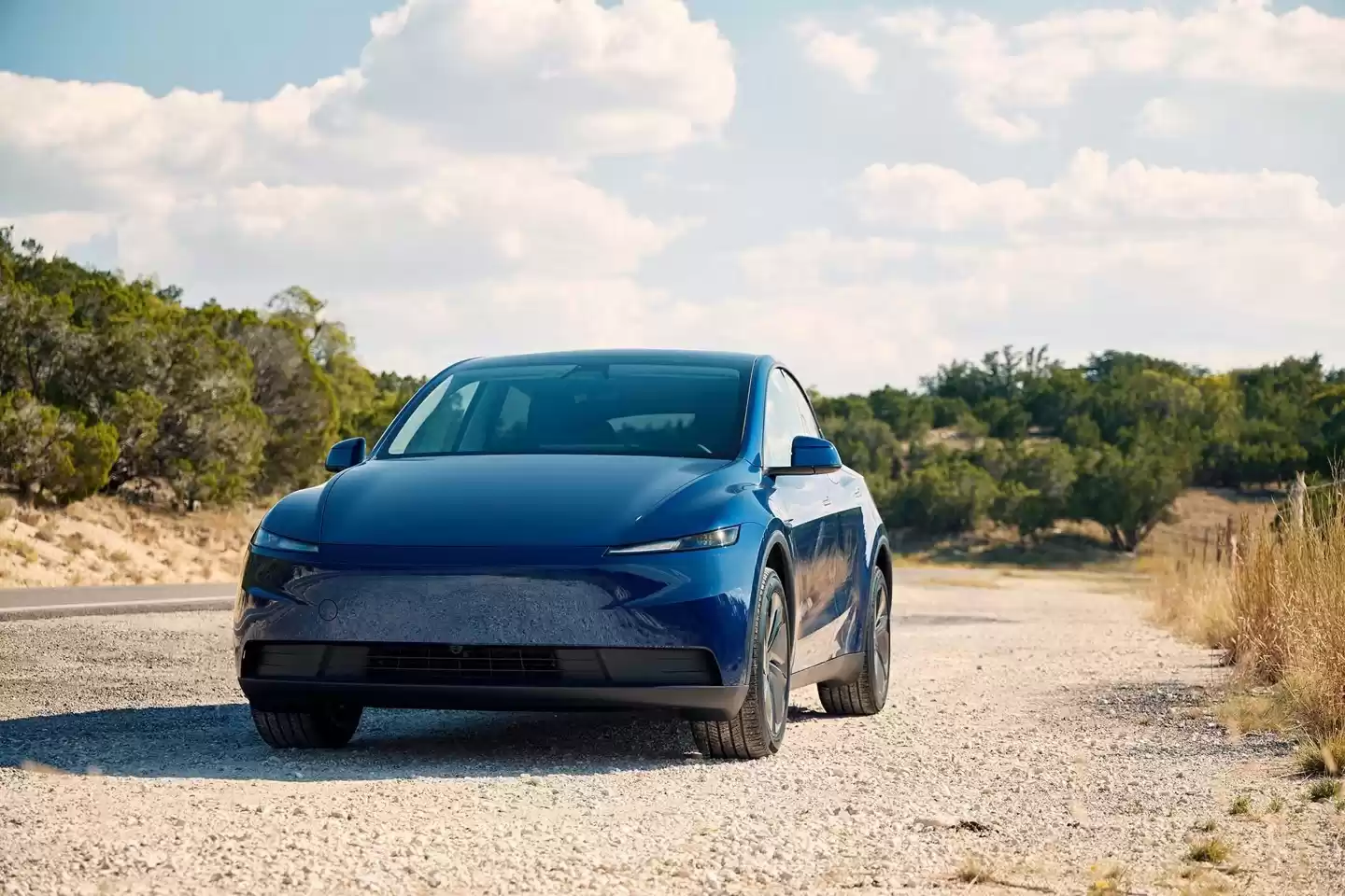 特斯拉 Model Y 标准版在美国上市:织物座椅、封天窗、续航 517 公里,起价跌破 4 万美元