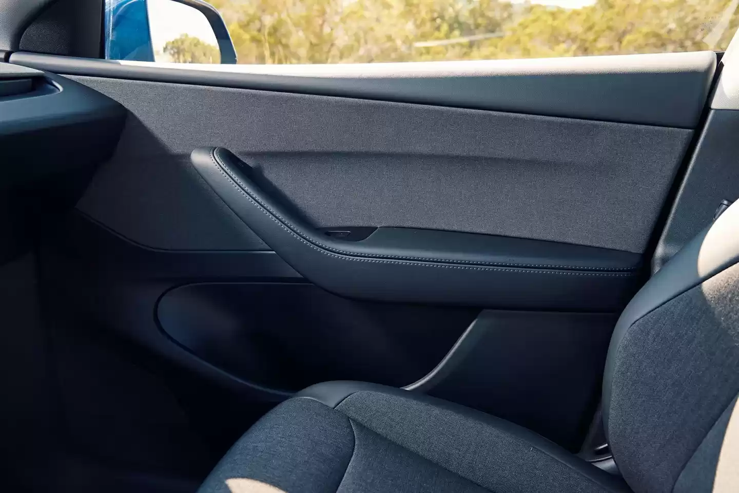 特斯拉 Model Y 标准版在美国上市:织物座椅、封天窗、续航 517 公里,起价跌破 4 万美元