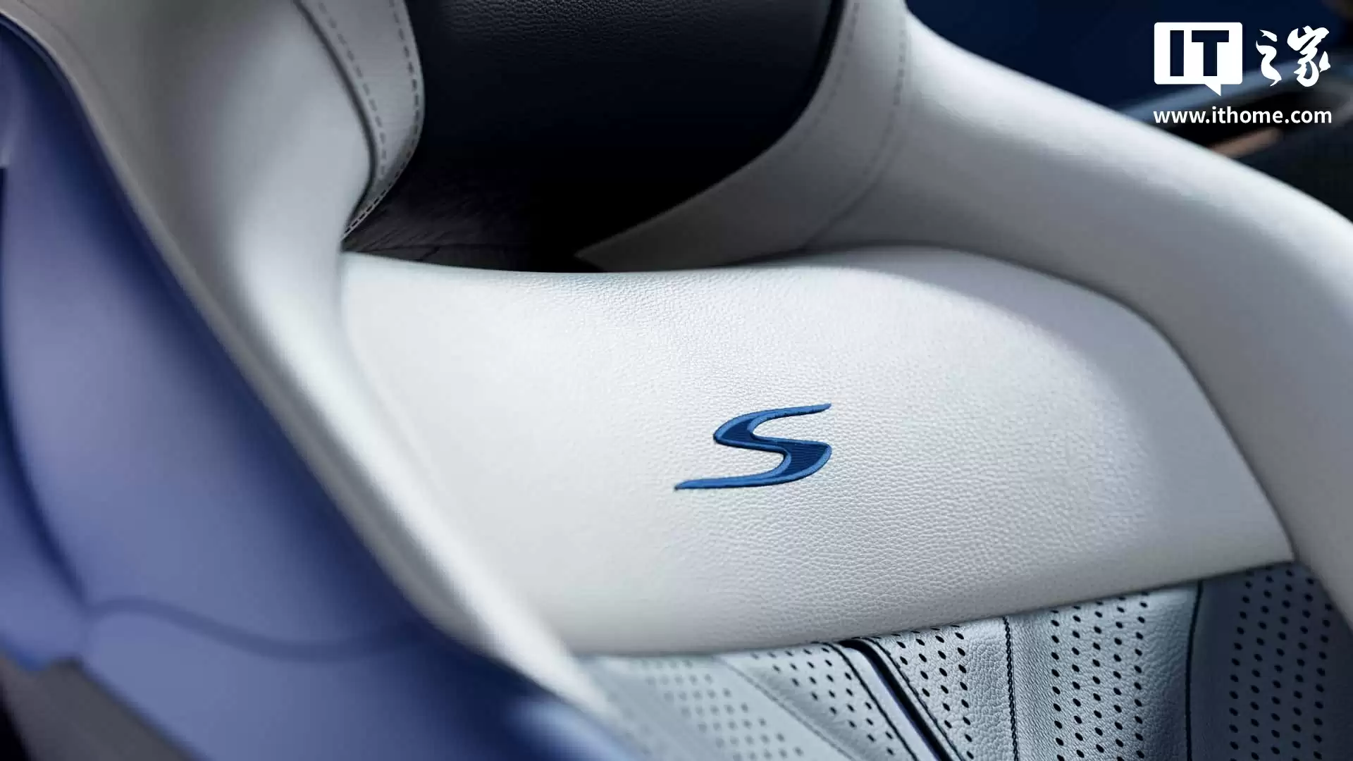 阿斯顿・马丁推出 DB12 S 旗舰车型:动力、操控升级,明年初交付