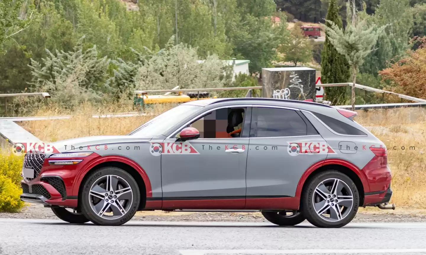 增程电动版捷尼赛思 GV70 SUV 路测图再曝光