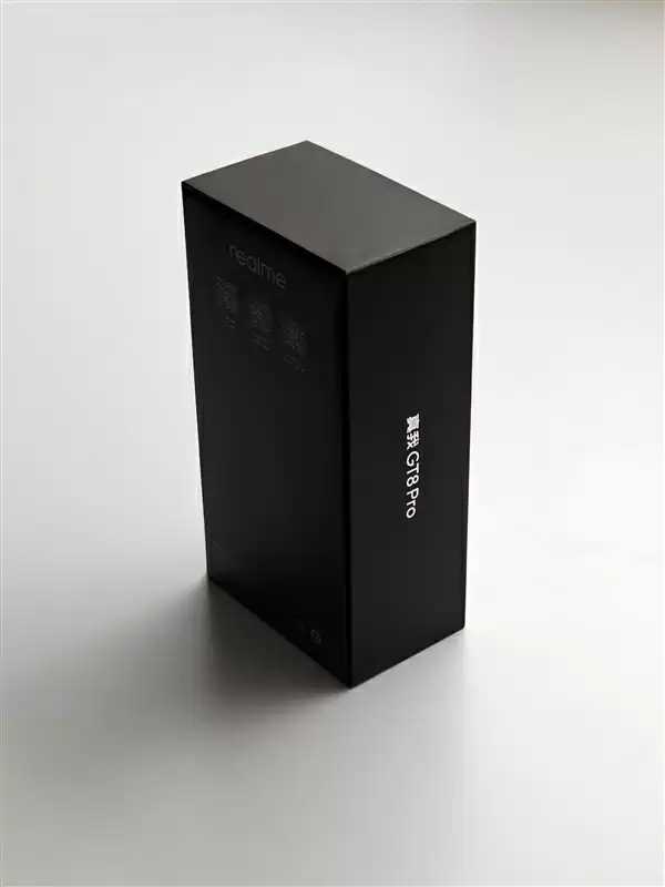 真我官宣与理光达成影像战略合作:四年深度共创打造真我GT8