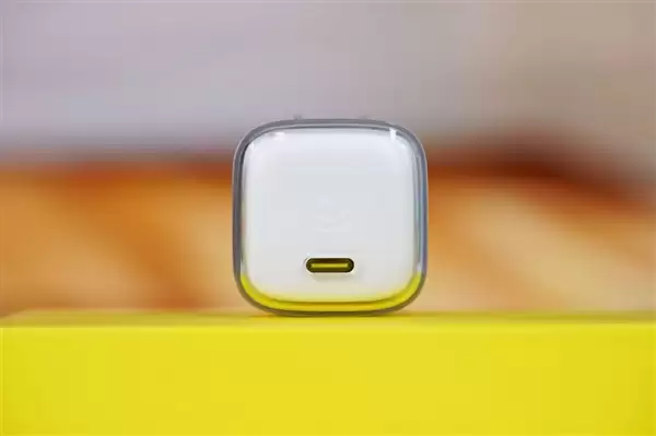 完美适配iPhone17全系快充！倍思同芯充Pro快充充电器套装图赏