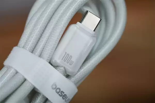 完美适配iPhone17全系快充！倍思同芯充Pro快充充电器套装图赏