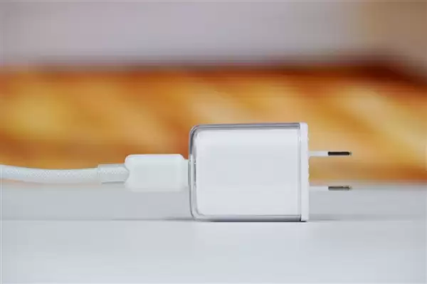 完美适配iPhone17全系快充！倍思同芯充Pro快充充电器套装图赏