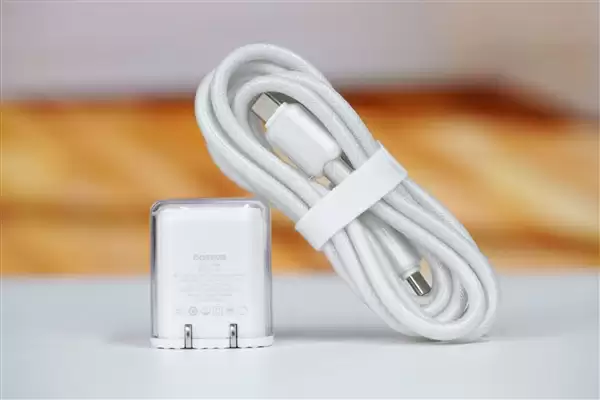 完美适配iPhone17全系快充！倍思同芯充Pro快充充电器套装图赏