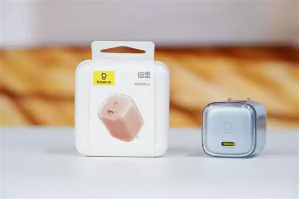 完美适配iPhone17全系快充！倍思同芯充Pro快充充电器套装图赏