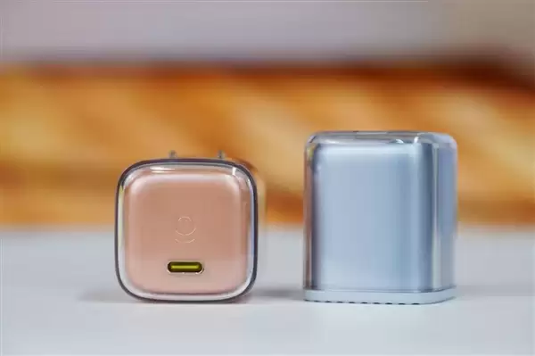 完美适配iPhone17全系快充！倍思同芯充Pro快充充电器套装图赏