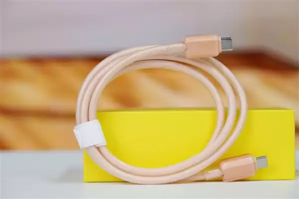 完美适配iPhone17全系快充！倍思同芯充Pro快充充电器套装图赏