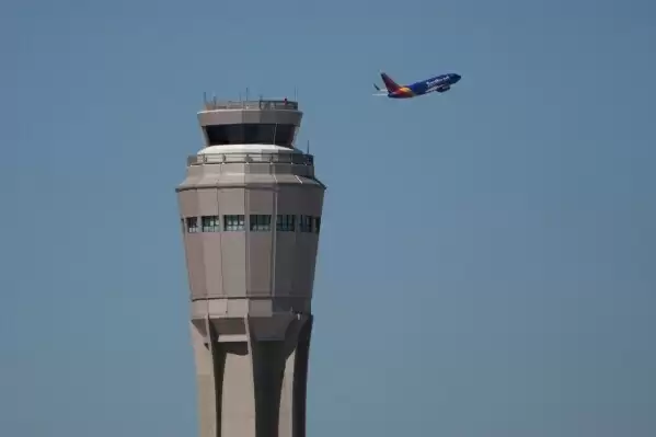 美国多个机场空管无薪上岗：多个城市航班延误