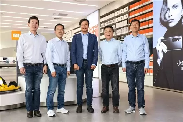 小米集团副总裁/CFO林世伟入职5周年：雷军亲自颁发金米兔