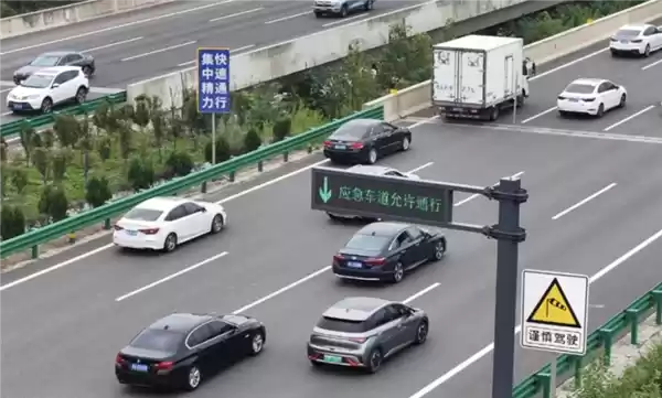 假期高速应急车道可不可以借道通行