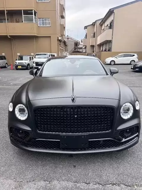 2023款飞驰4.0T雅度版实拍:限量双色漆配奢华内饰售287万