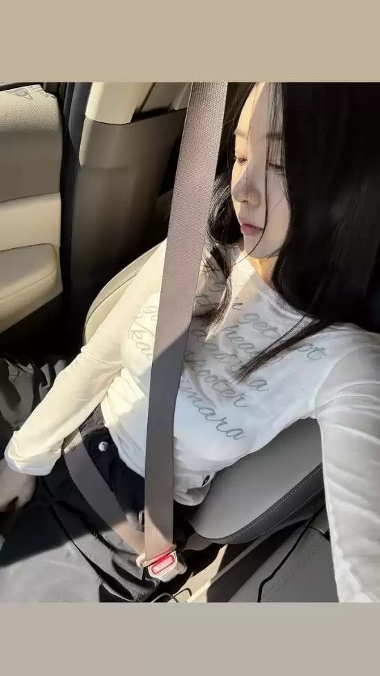 剑星伊芙动捕演员申才恩晒生活美照,气质出众引热议