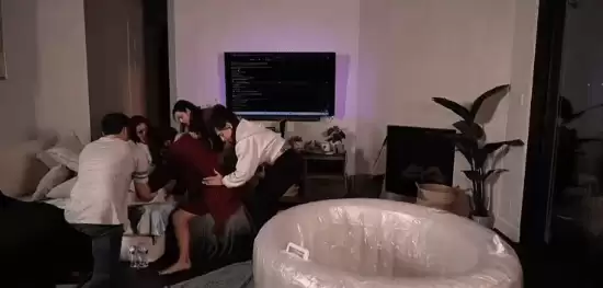 国外美女主播直播生孩子万人见证 平台CEO送上祝福：网友热议这也能直播啊